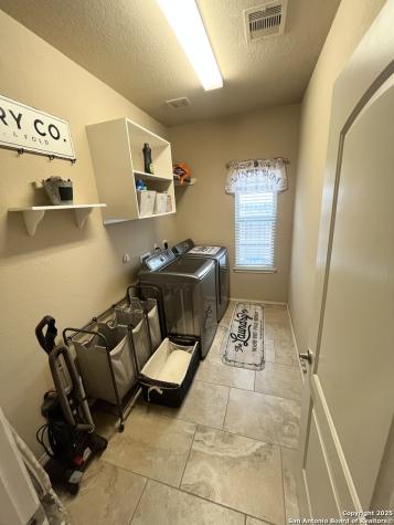 8714 White Crown San Antonio TX 78254