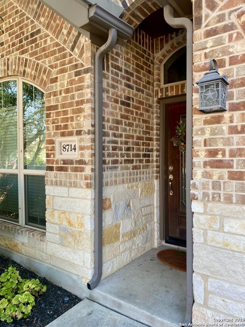 8714 White Crown San Antonio TX 78254