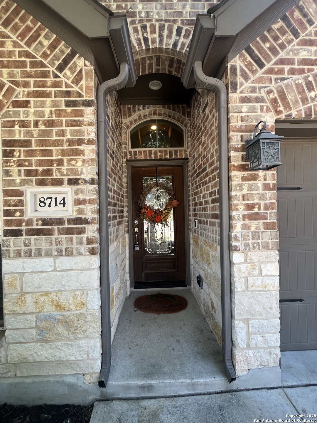 8714 White Crown San Antonio TX 78254