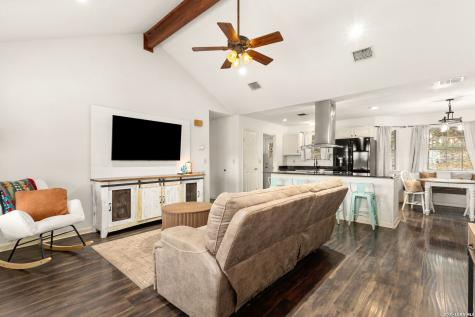 1548 Valley Forest Canyon Lake TX 78133