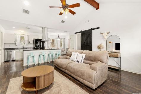 1548 Valley Forest Canyon Lake TX 78133