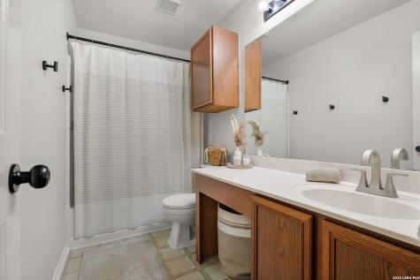 9114 Laguna Rio San Antonio TX 78251