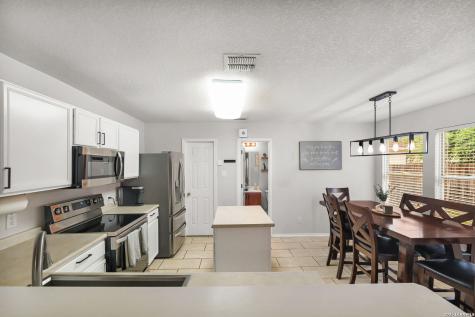 9114 Laguna Rio San Antonio TX 78251