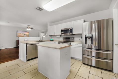 9114 Laguna Rio San Antonio TX 78251