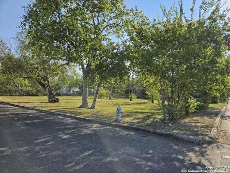 546 Seay Seguin TX 78155