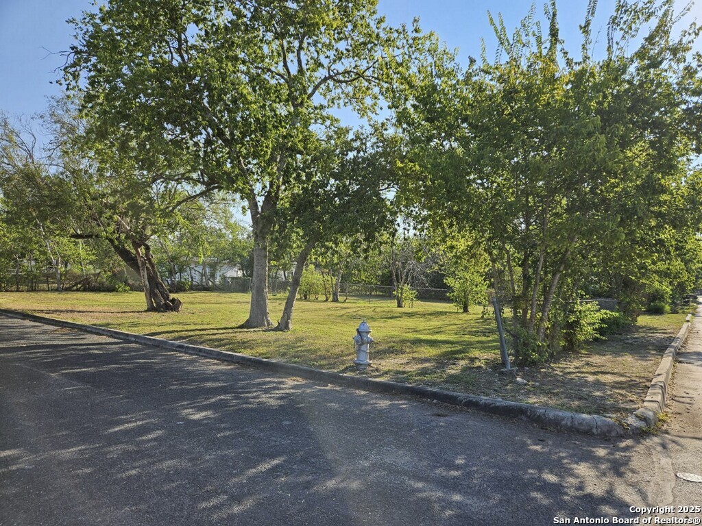 546 Seay Seguin TX 78155