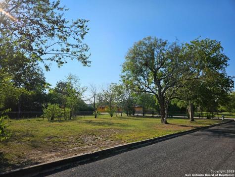 546 Seay Seguin TX 78155