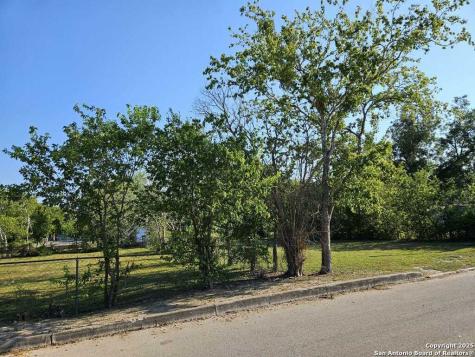 546 Seay Seguin TX 78155