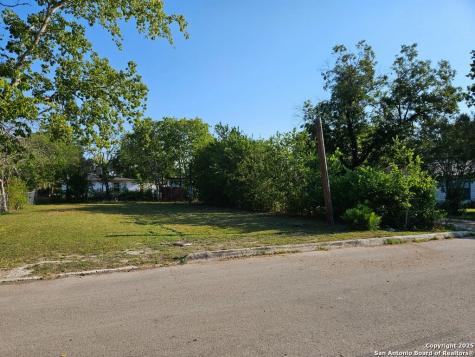 546 Seay Seguin TX 78155