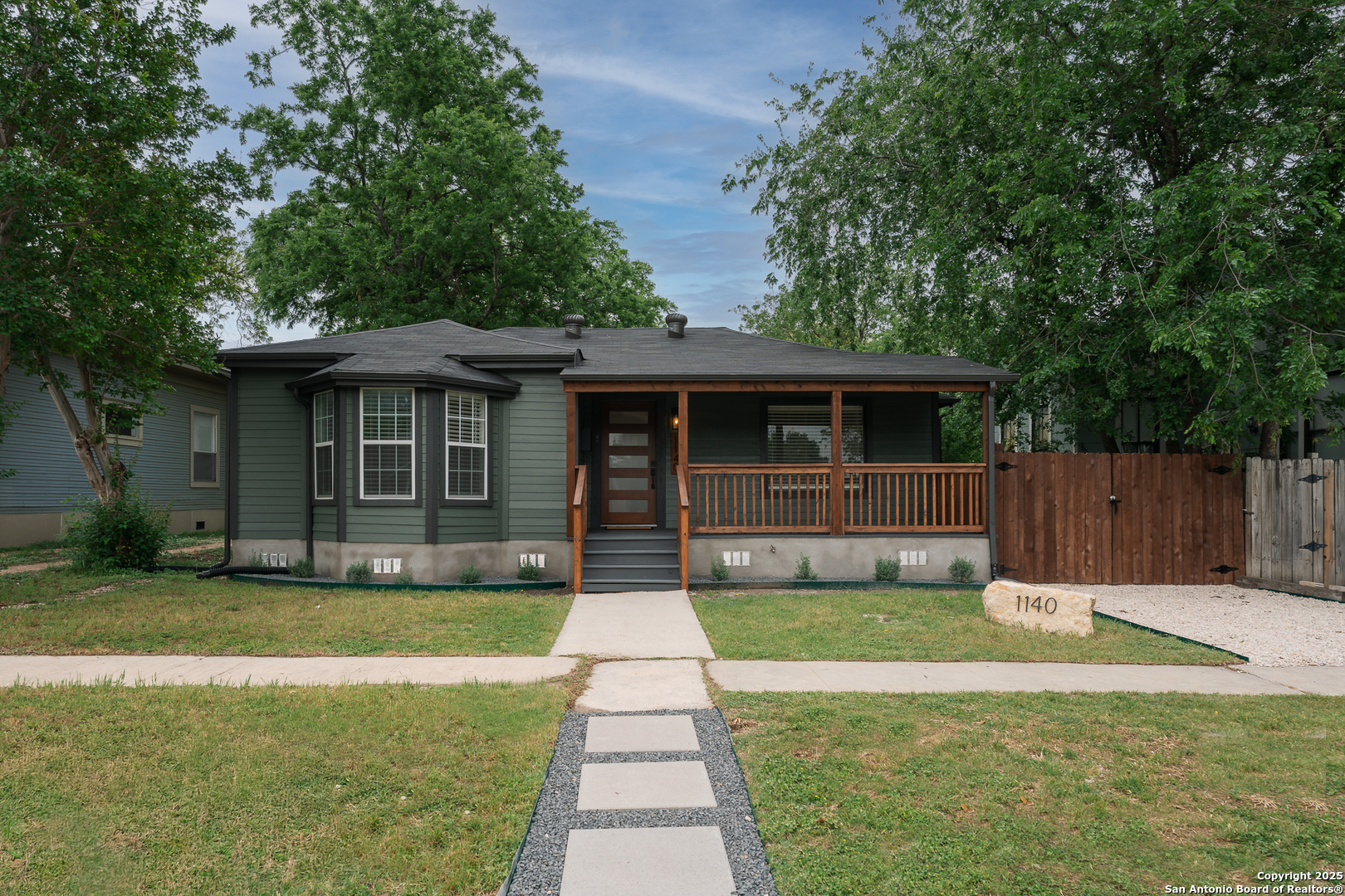 1140 W Agarita Avenue San Antonio TX 78201
