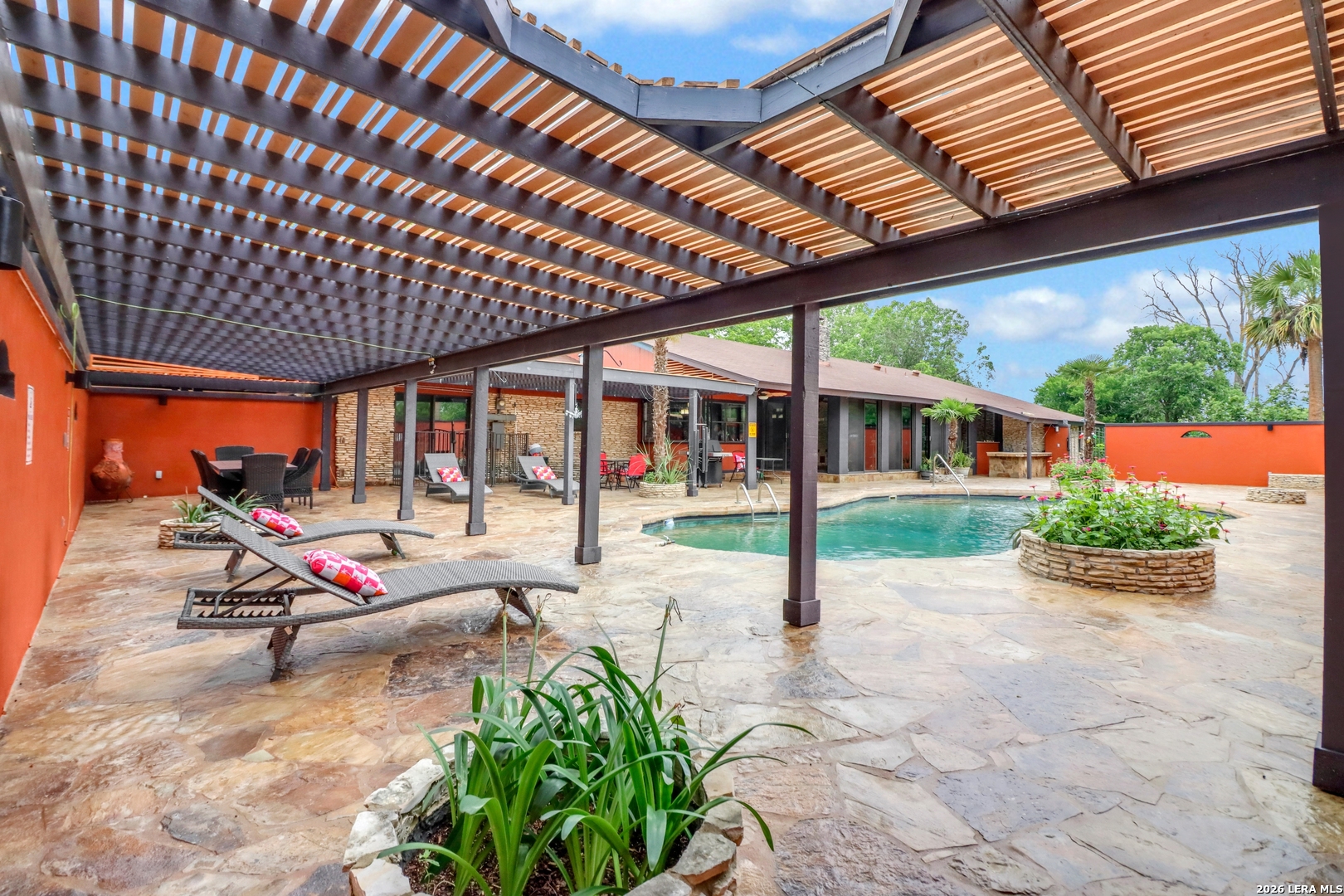 2035 S Magnolia Avenue Luling TX 78648