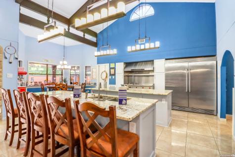 2035 S Magnolia Avenue Luling TX 78648