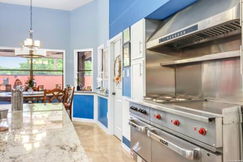 2035 S Magnolia Avenue Luling TX 78648