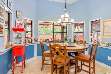 2035 S Magnolia Avenue Luling TX 78648
