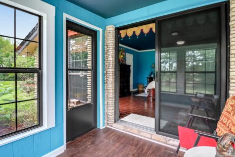 2035 S Magnolia Avenue Luling TX 78648
