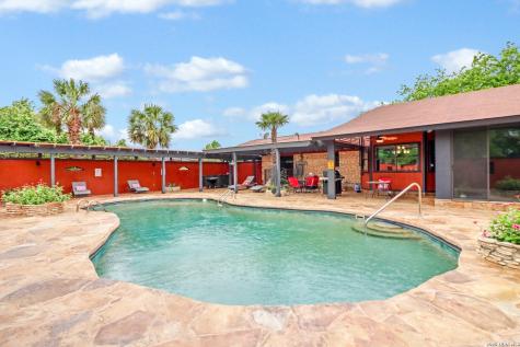 2035 S Magnolia Avenue Luling TX 78648