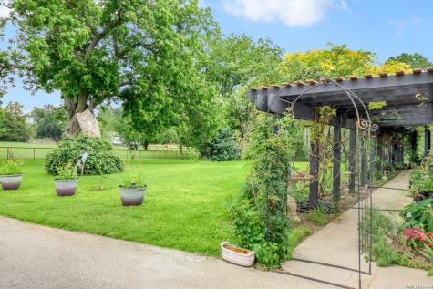 2035 S Magnolia Avenue Luling TX 78648
