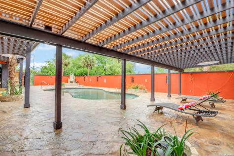 2035 S Magnolia Avenue Luling TX 78648