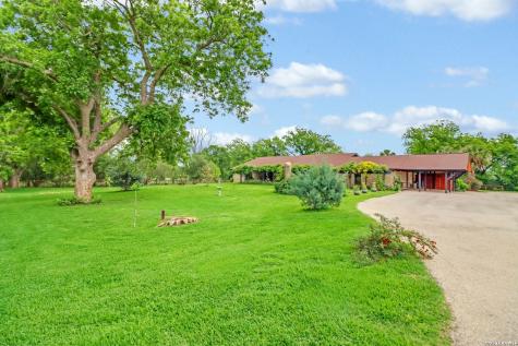 2035 S Magnolia Avenue Luling TX 78648
