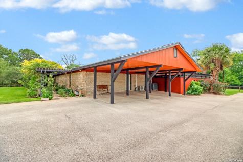 2035 S Magnolia Avenue Luling TX 78648