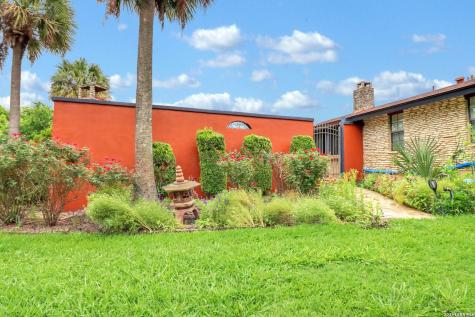 2035 S Magnolia Avenue Luling TX 78648