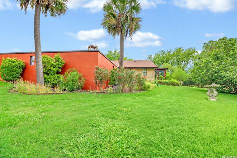 2035 S Magnolia Avenue Luling TX 78648