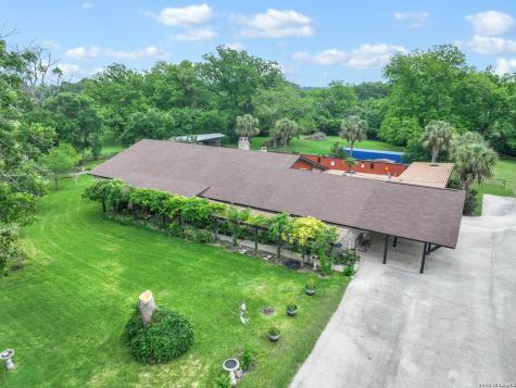 2035 S Magnolia Avenue Luling TX 78648