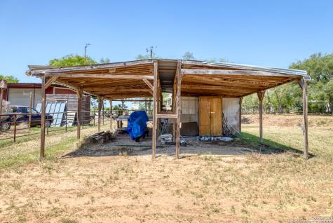 10581 Fm 2200 Yancey TX 78886