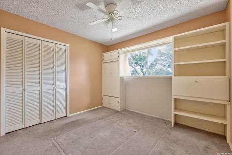6615 Lake Cliff San Antonio TX 78244