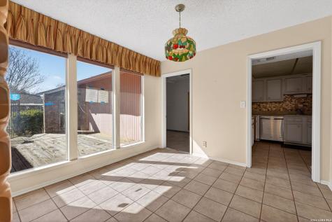 6615 Lake Cliff San Antonio TX 78244