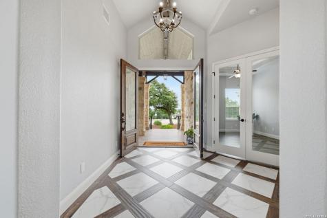 323 Curvatura New Braunfels TX 78132