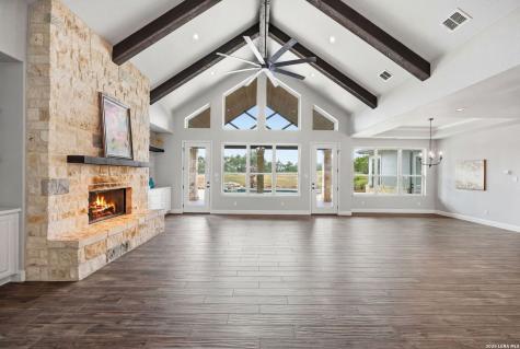 323 Curvatura New Braunfels TX 78132