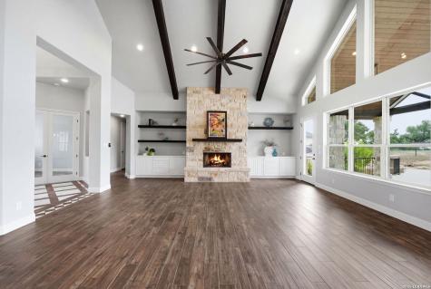 323 Curvatura New Braunfels TX 78132