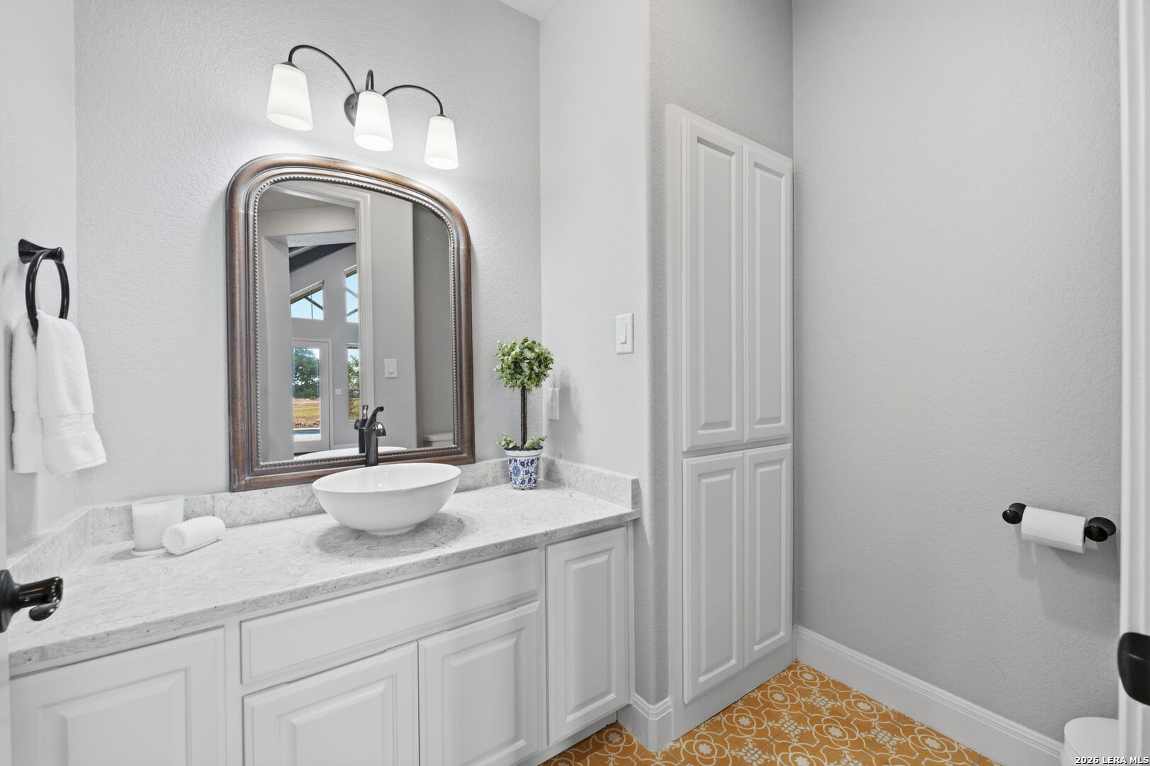323 Curvatura New Braunfels TX 78132