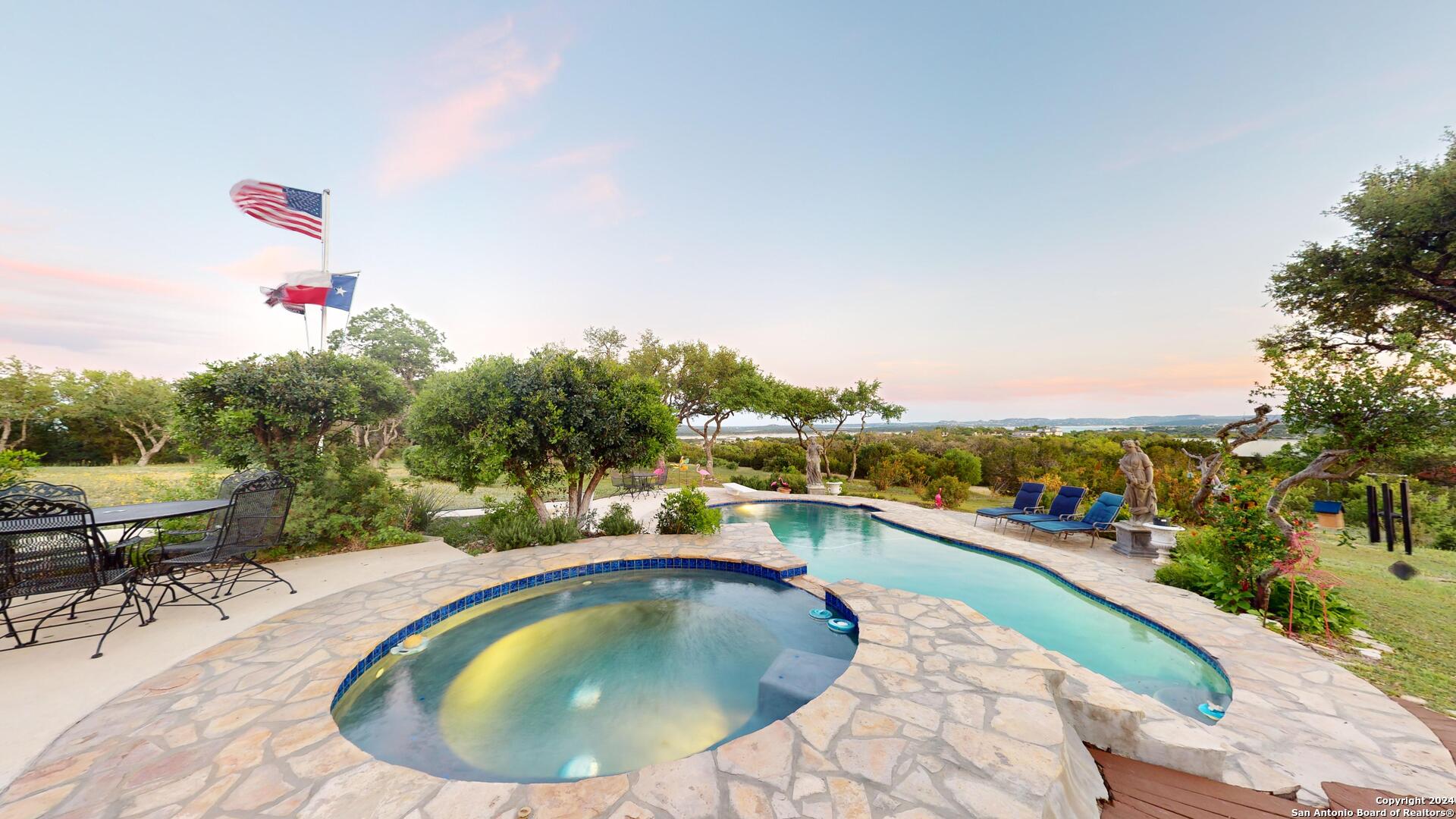 1092 Country Pike Canyon Lake TX 78133