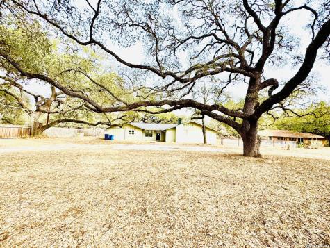 25 Sunrise Drive Pleasanton TX 78064