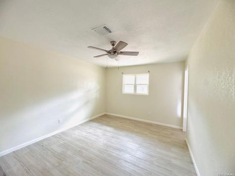 25 Sunrise Drive Pleasanton TX 78064