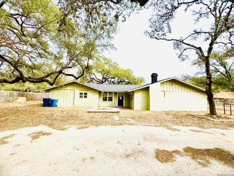 25 Sunrise Drive Pleasanton TX 78064