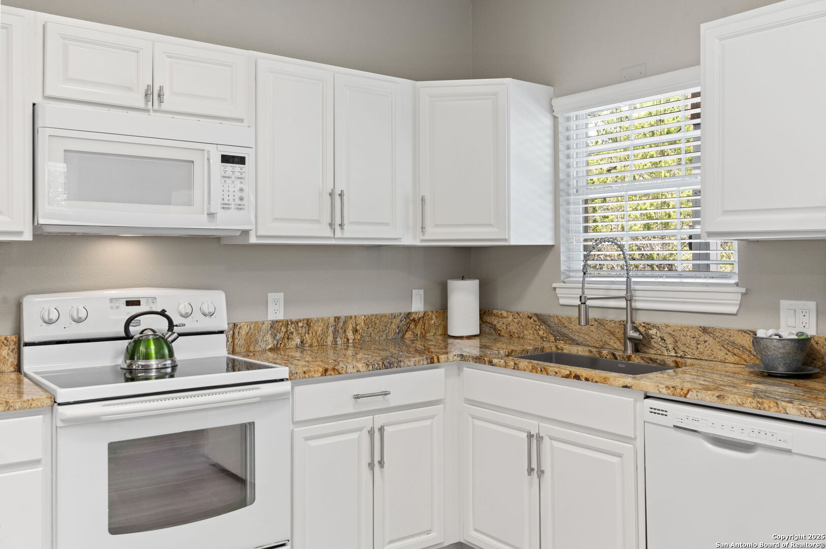 1265 Comanche Path Bandera TX 78003