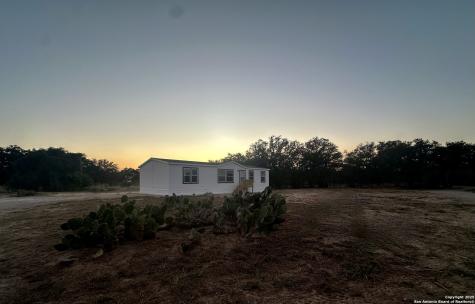 5161 County Road 302 Floresville TX 78114