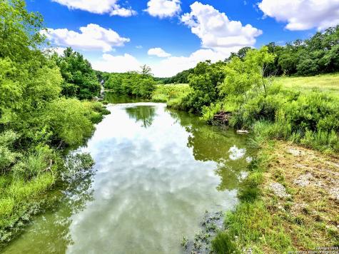 3363 English Crossing Bandera TX 78003