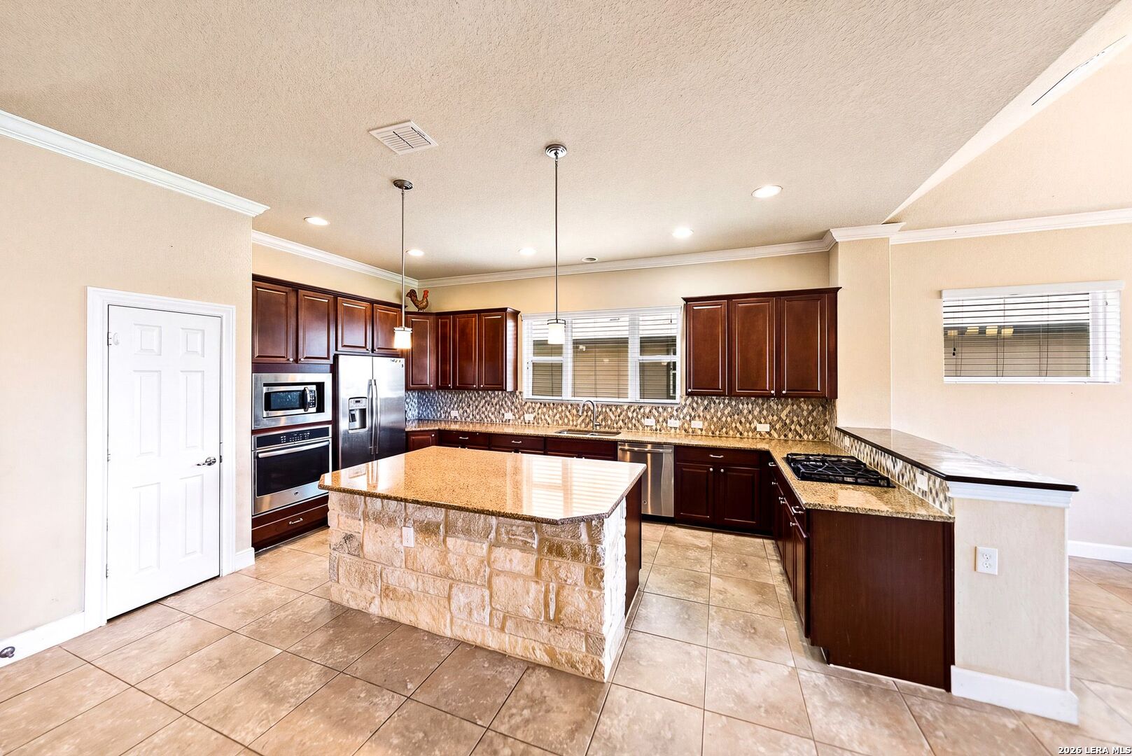 11812 Field Bend Schertz TX 78154