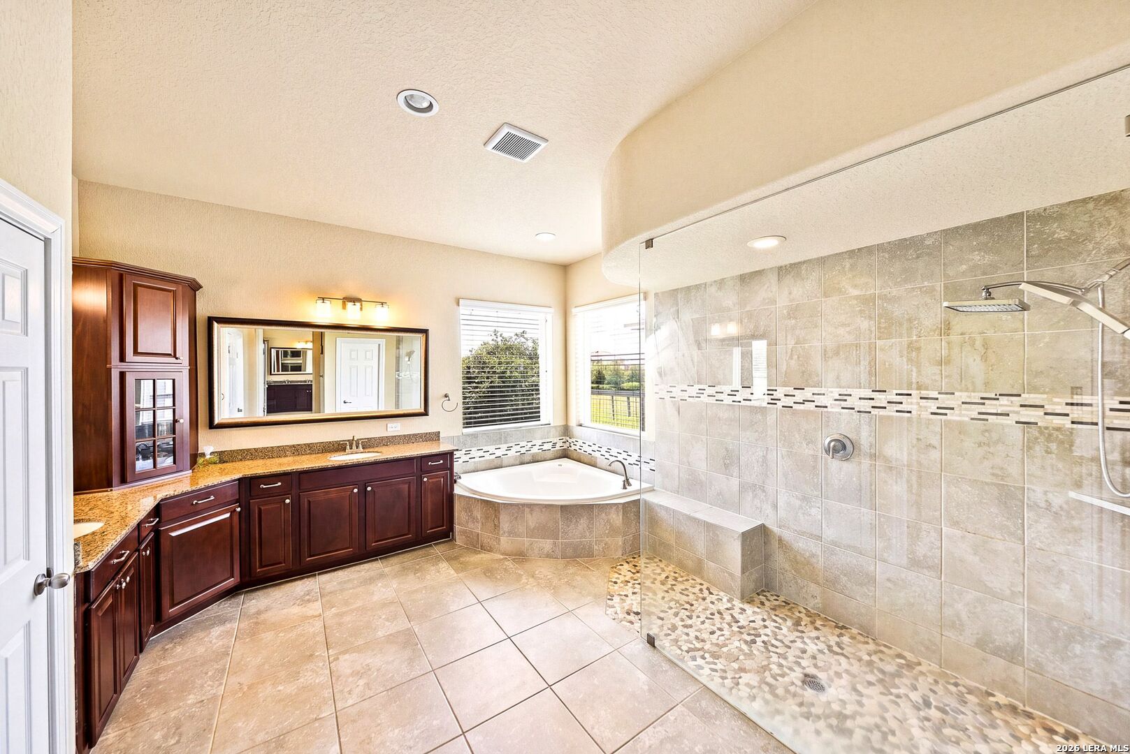 11812 Field Bend Schertz TX 78154