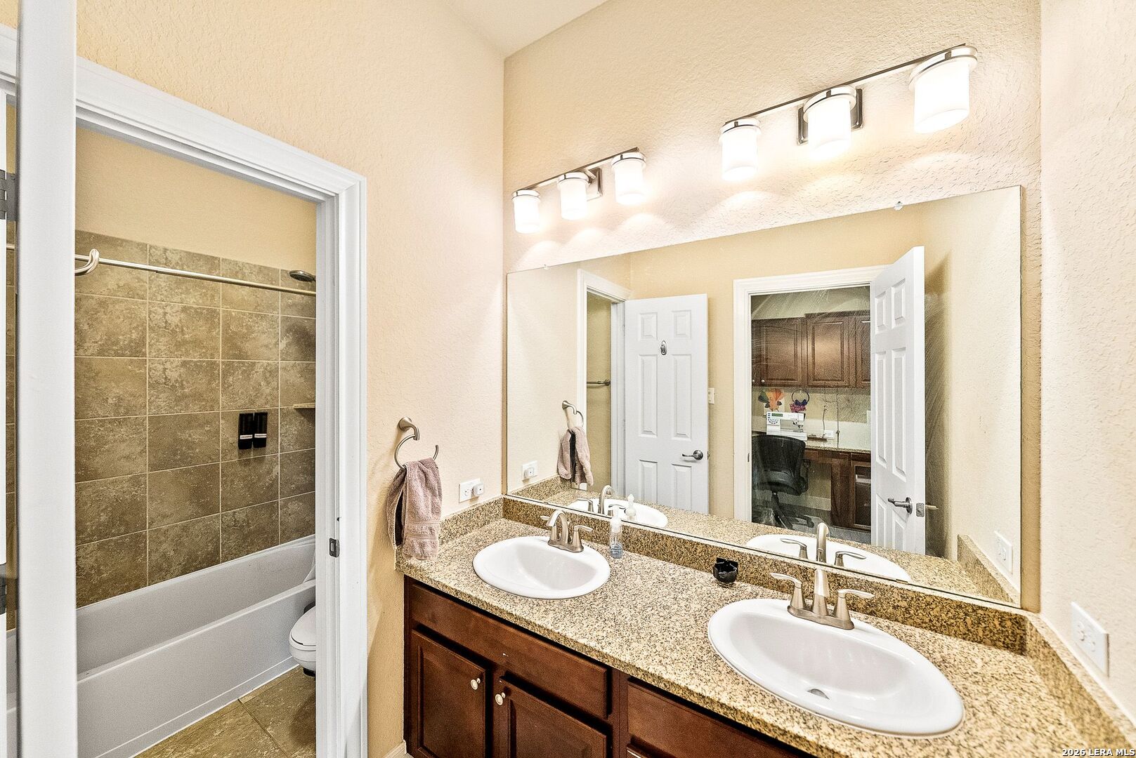 11812 Field Bend Schertz TX 78154
