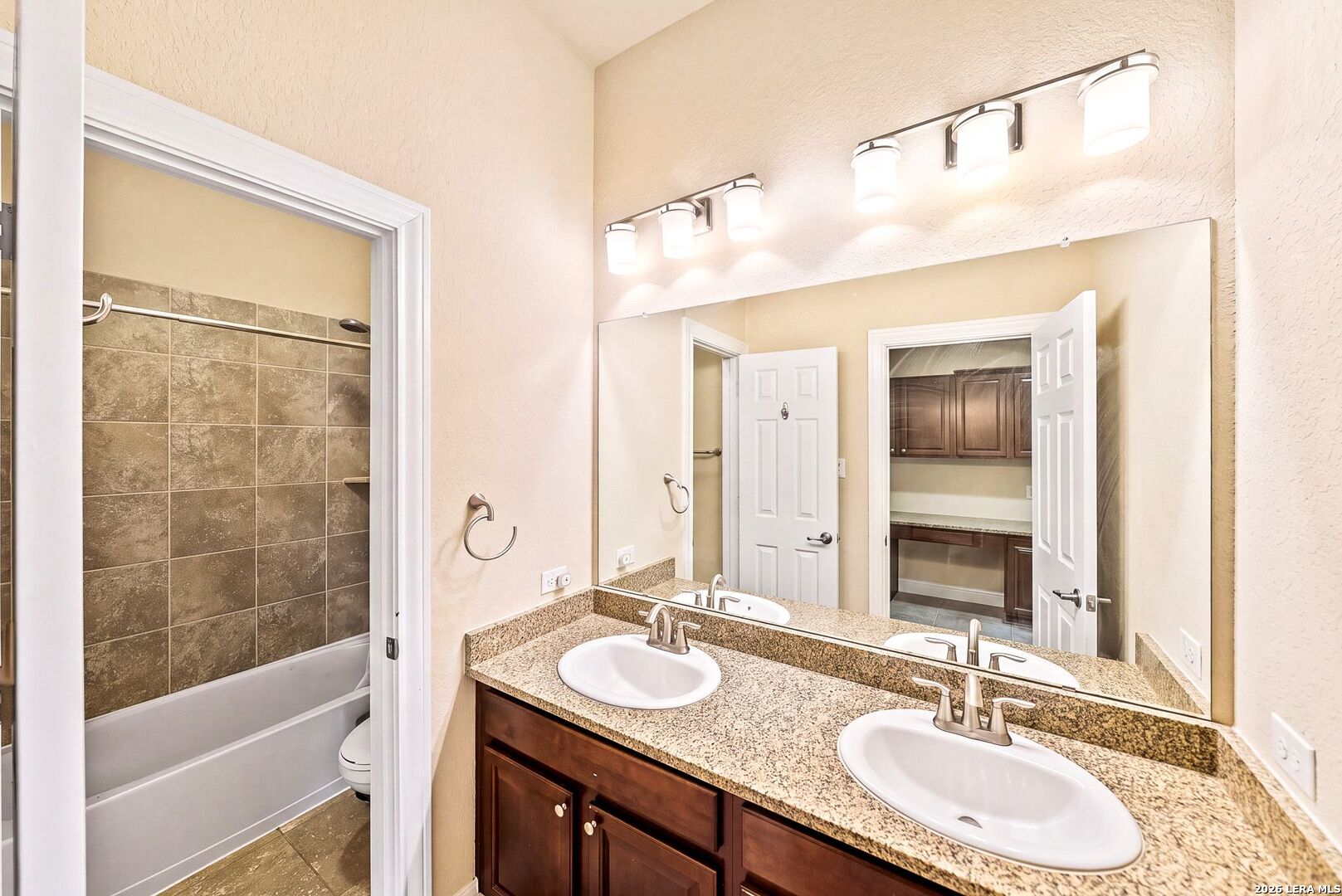 11812 Field Bend Schertz TX 78154