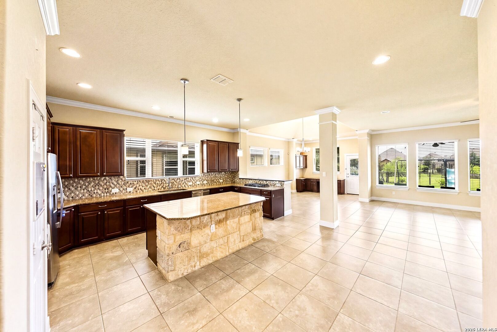 11812 Field Bend Schertz TX 78154
