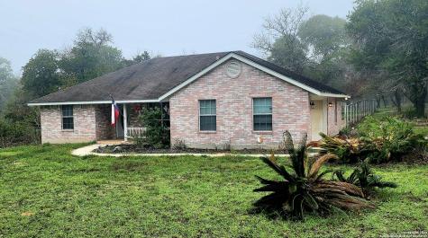 114 Willow Creek Drive Floresville TX 78114