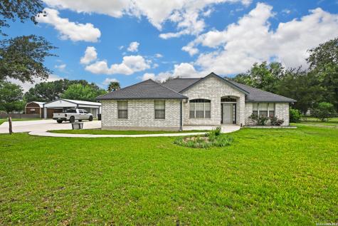 125 Red Oak Trail Marion TX 78124