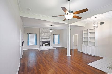 125 Red Oak Trail Marion TX 78124