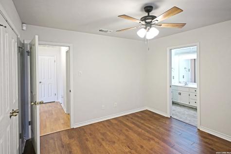 125 Red Oak Trail Marion TX 78124